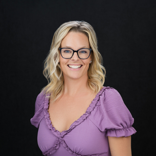 LYNDSIE BARRIE